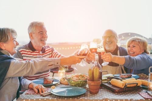 Benefits of Maintaining Close Relationships in Retirement 